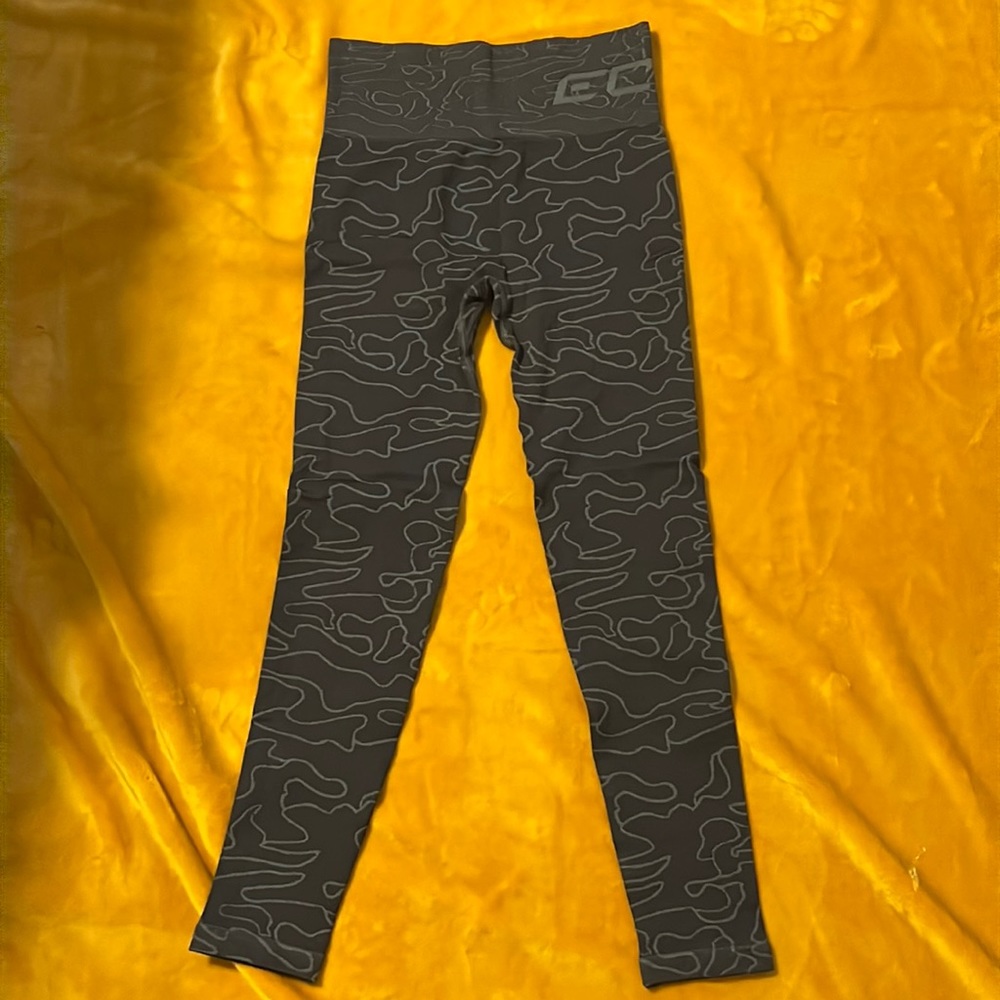Brand New ECHT Gray Camo Size SM